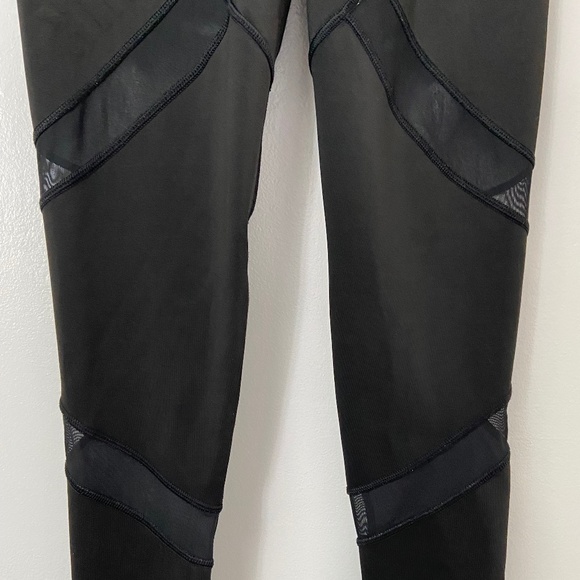 PINK by Victoria's Secret Mesh Insert Leggings - Picture 3 of 6